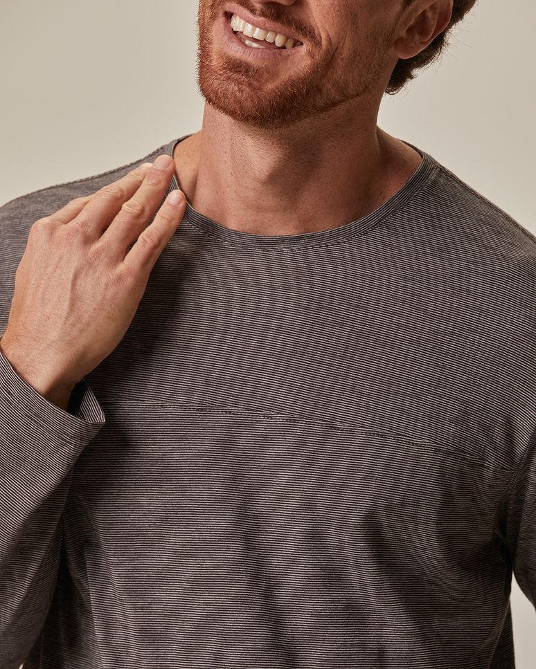 Camiseta Masculina Decote Redondo Manga Longa Em Malha Fio A Fio