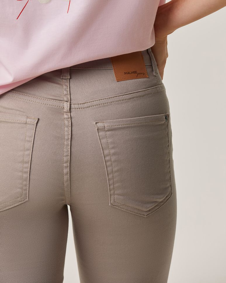 Calça Feminina Skinny Em Sarja Com Elastano