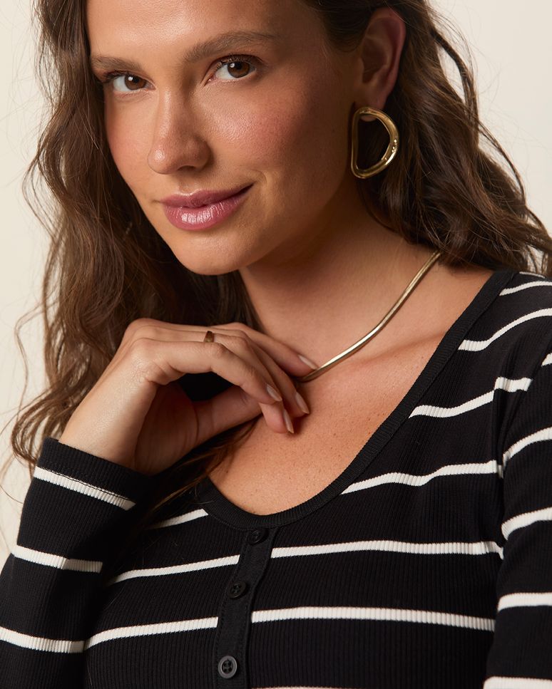 Blusa Justa Feminina Listrada Decote V Peitilho Com Botões Em Ribana