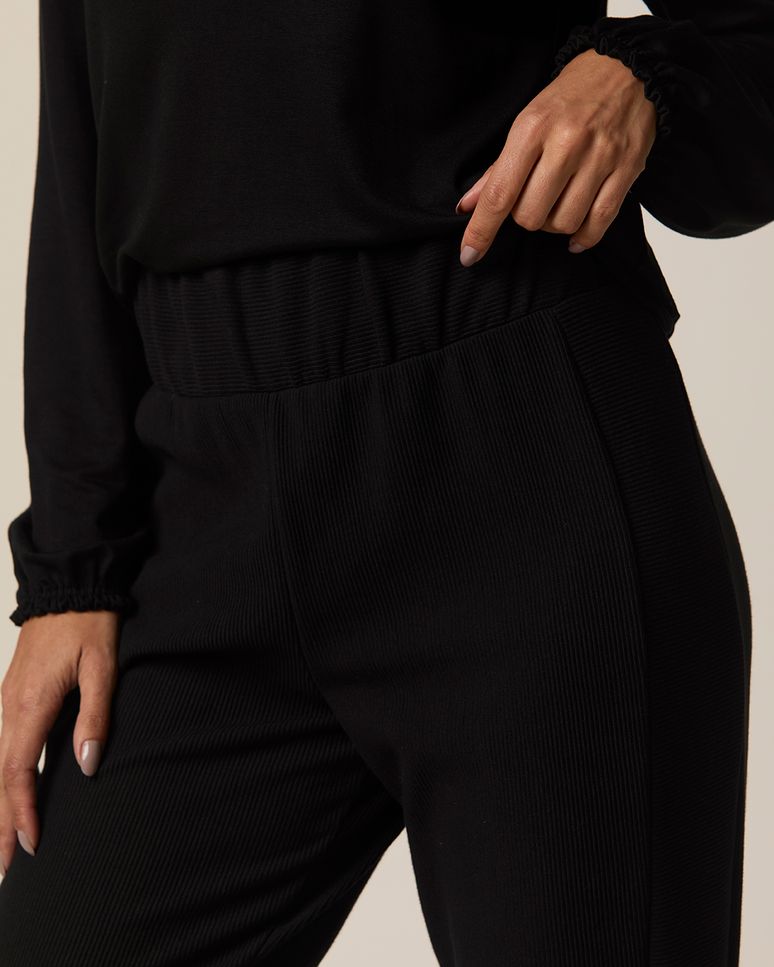 Calça Feminina Carrot Em Malha Texturizada Canelada