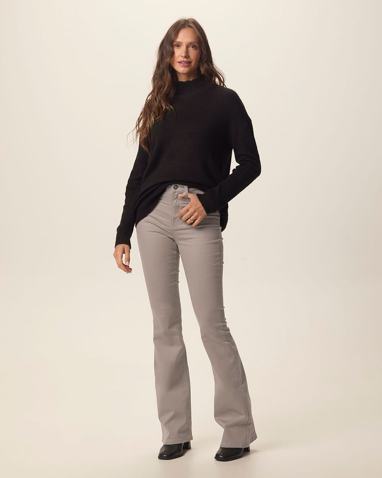 Calça Flare Feminina Bolso Funcional Em Sarja Com Elastano