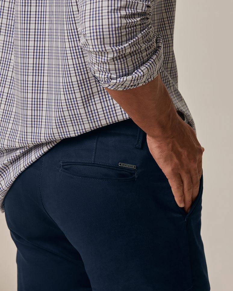Calça Masculina Chino Bolso Funcional Em Sarja Com Elastano