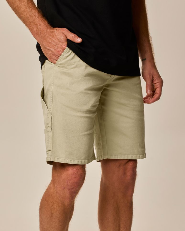 Bermuda Masculina Tradicional Utilitária Em Sarja Com Elastano