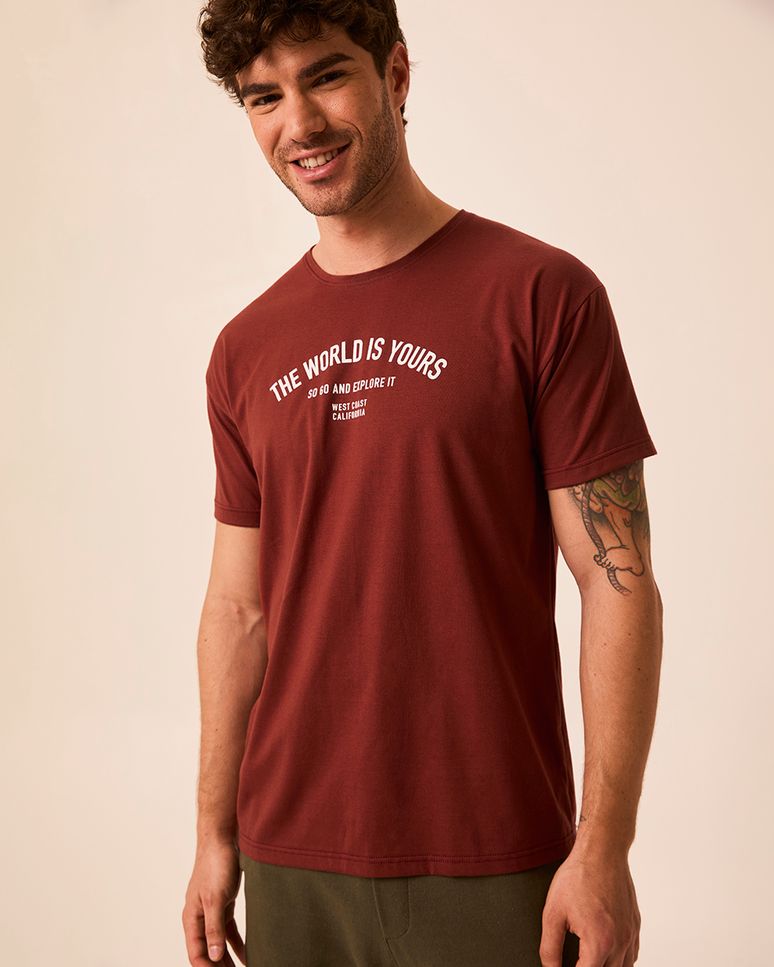 Camiseta Masculina Regular Design Estampa Frontal Em Algodão Pima