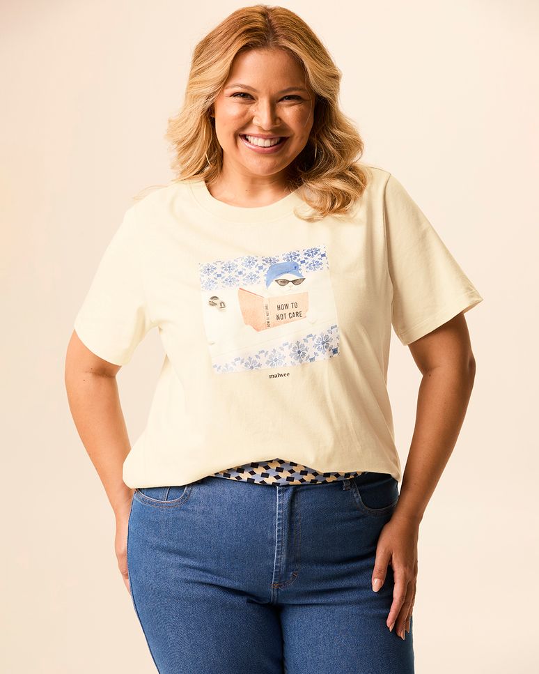 Camiseta Feminina Plus Size Estampa Frontal Colecionável Em Algodão