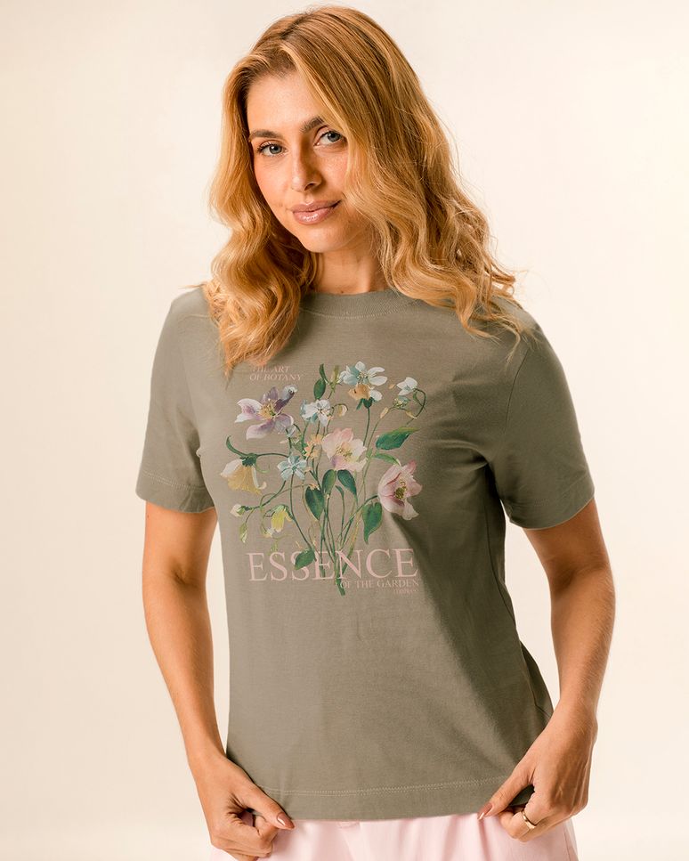 Camiseta Reta Feminina Estampa Temática Floral Em Malha Algodão