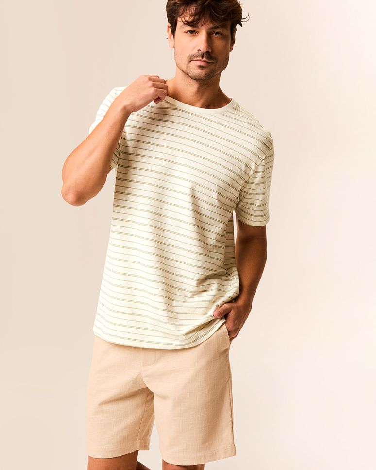 Camiseta Masculina Regular Etiqueta Decorativa Em Piquet Listrado Linho