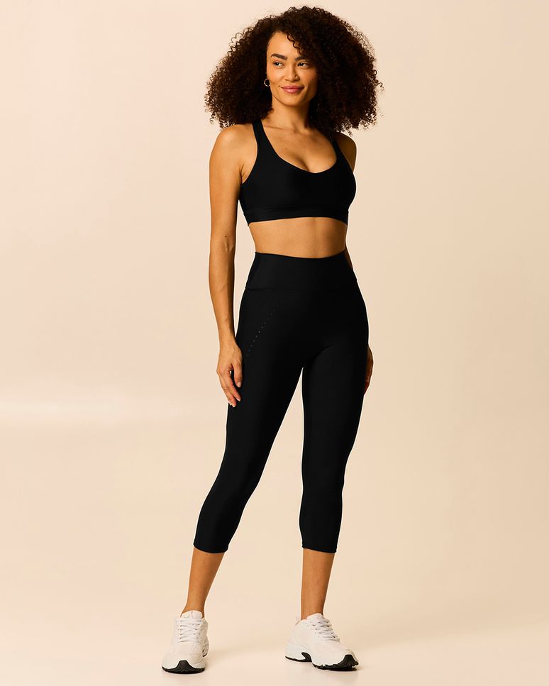 Calça Esportiva Feminina Capri Push Up Em Malha Proteção UV50+ Malwee Active