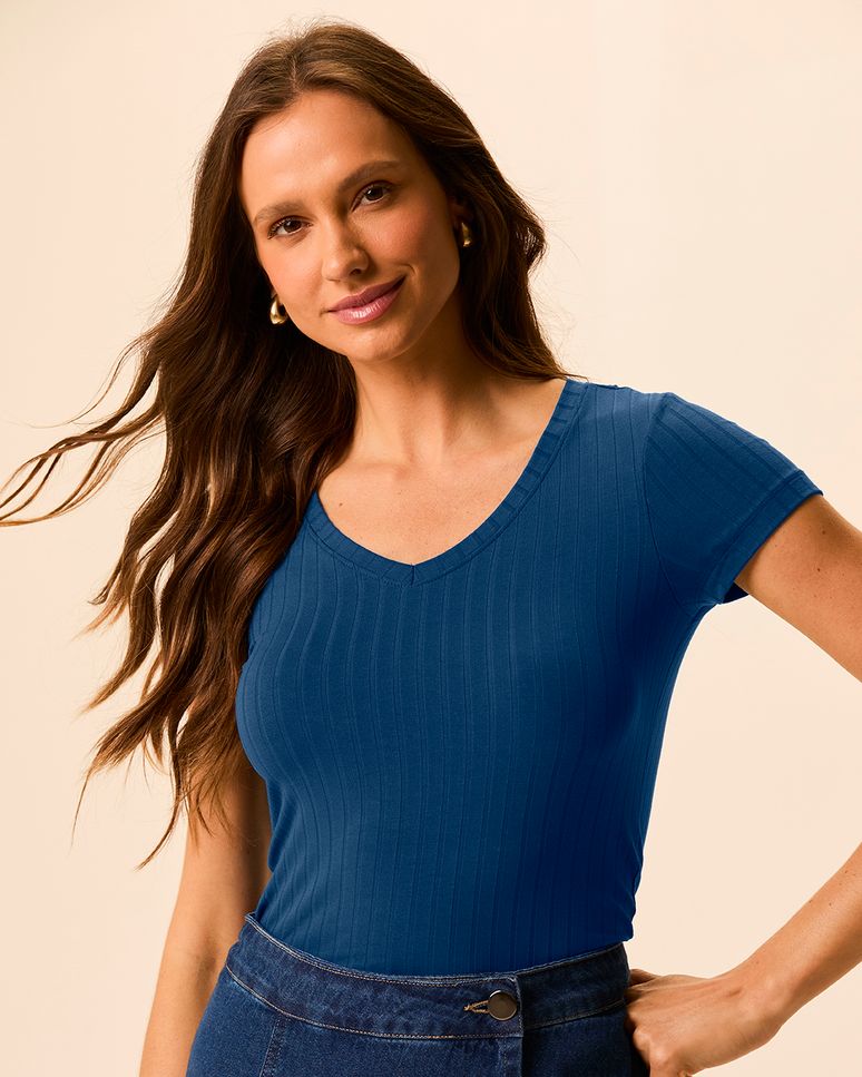 Blusa Básica Feminina Justa Decote V Em Malha Viscose Canelada