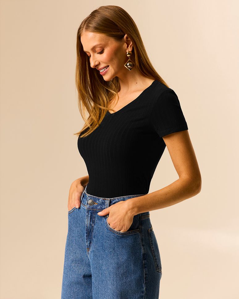 Blusa Básica Feminina Justa Decote V Em Malha Viscose Canelada