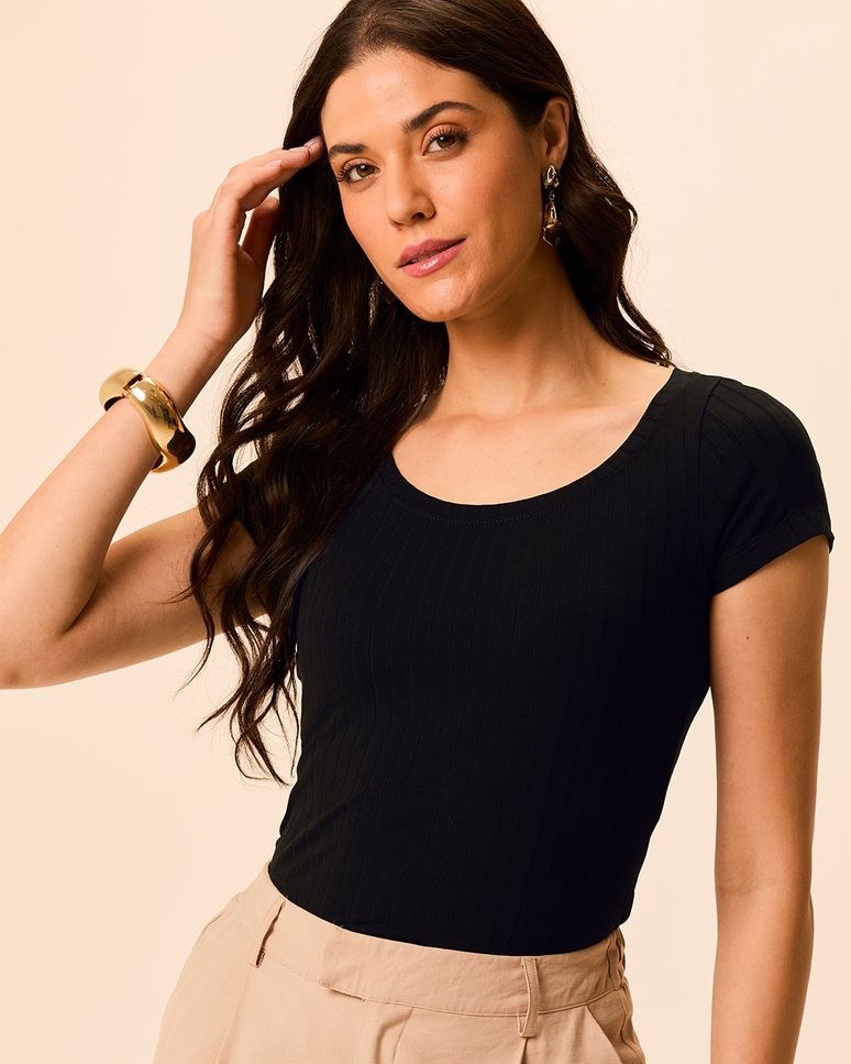 Blusa Básica Feminina Slim Em Malha Viscose Canelada