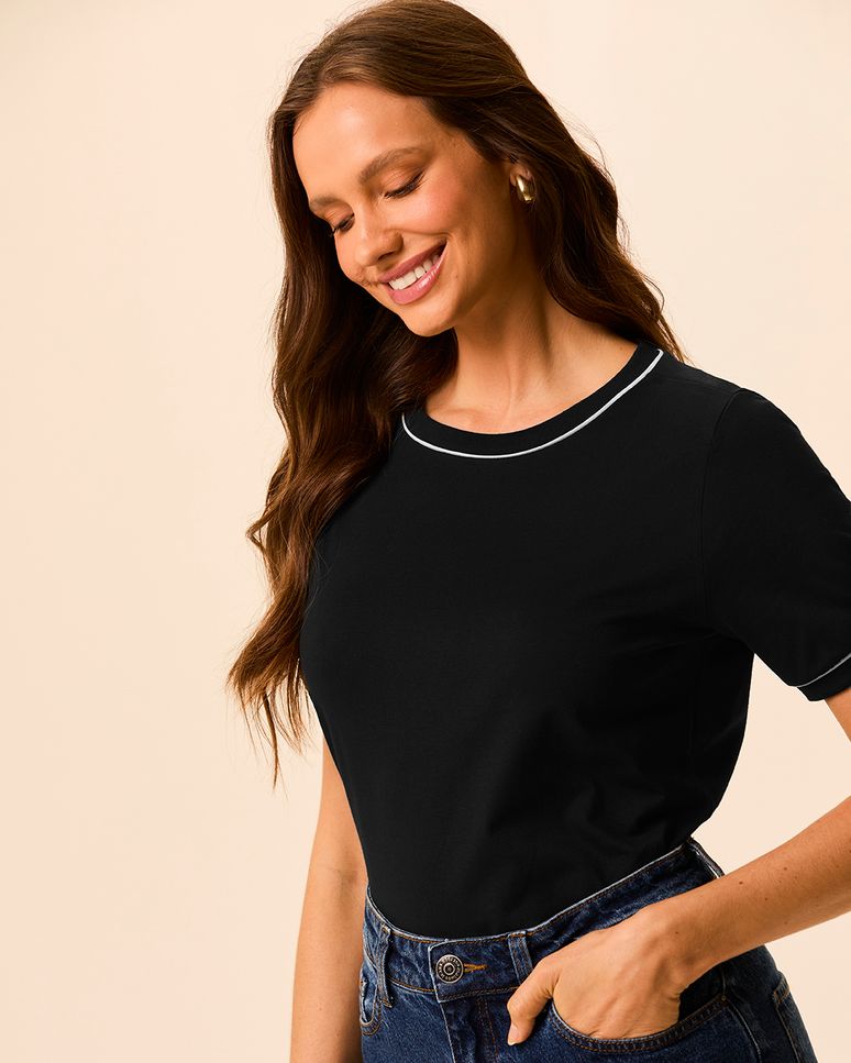 Camiseta Básica Feminina Regular Costura Contraste Em Algodão