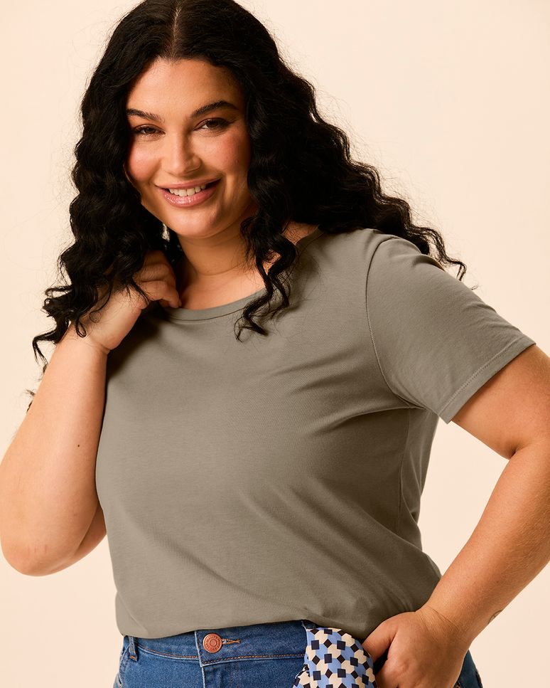 Blusa Básica Feminina Plus Size Decote Redondo Em Algodão
