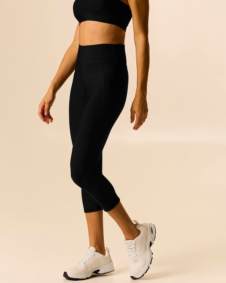 Calça Esportiva Feminina Capri Push Up Em Malha Proteção UV50+ Malwee Active