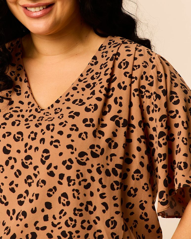 Blusa Feminina Plus Size Estampa Animal Print Decote V Manga 3/4 Em Viscose