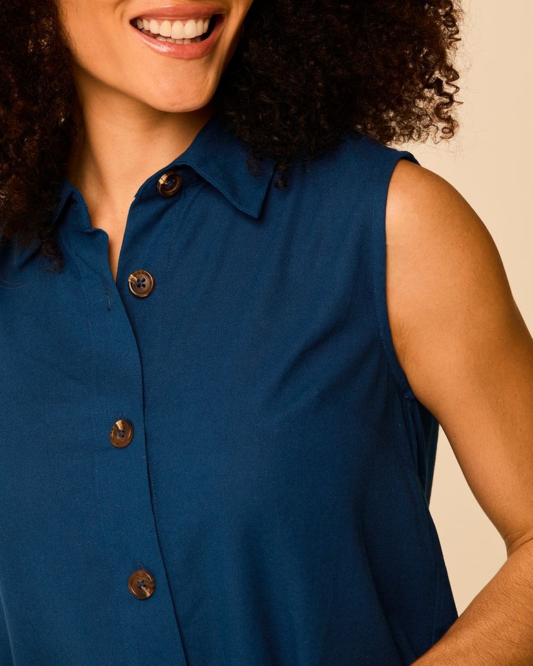Camisa Feminina Sem Manga Abotoamento Frontal Em Viscolinho