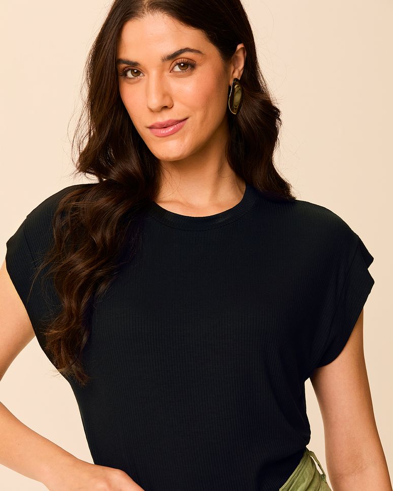Blusa Ampla Feminina Decote Redondo Manga Curta Em Malha Viscose Canelada