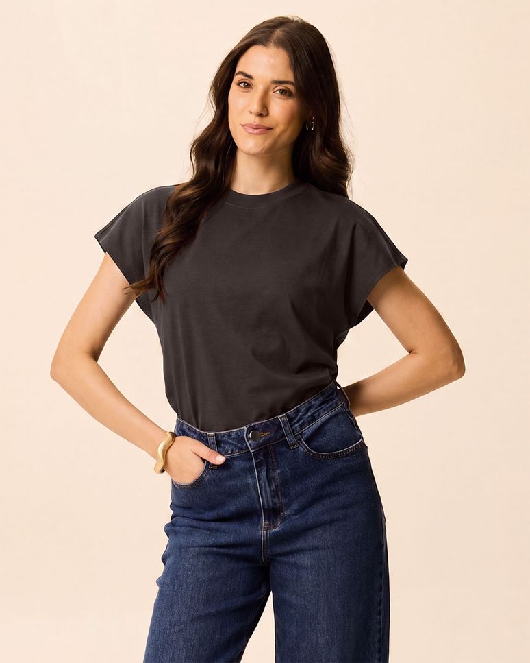 Blusa Básica Feminina Comfort Manga Curta Em Malha Do Abraço