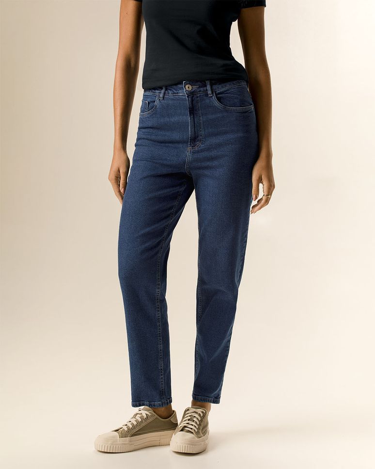 Calça Feminina Mom Bolso Funcional Em Jeans Com Elastano