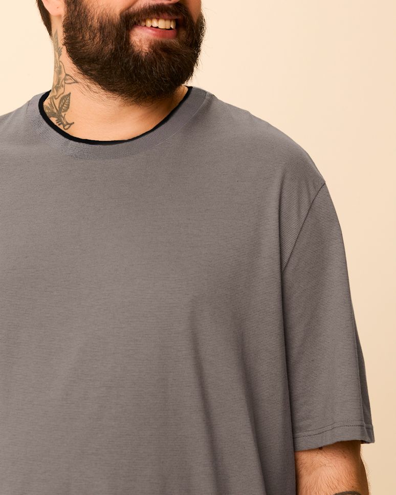 Camiseta Masculina Plus Size Gola Contraste Em Malha Texturizada