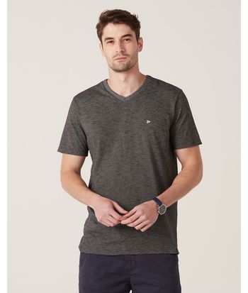 Camiseta Básica Masculina Decote V Em Malha Fio A Fio