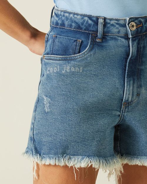 Shorts Feminino Comfort Barra Desfiada Em Jeans Com Elastano