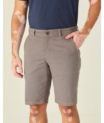 Bermuda Masculina Alfaiataria Em Sarja Com Elastano
