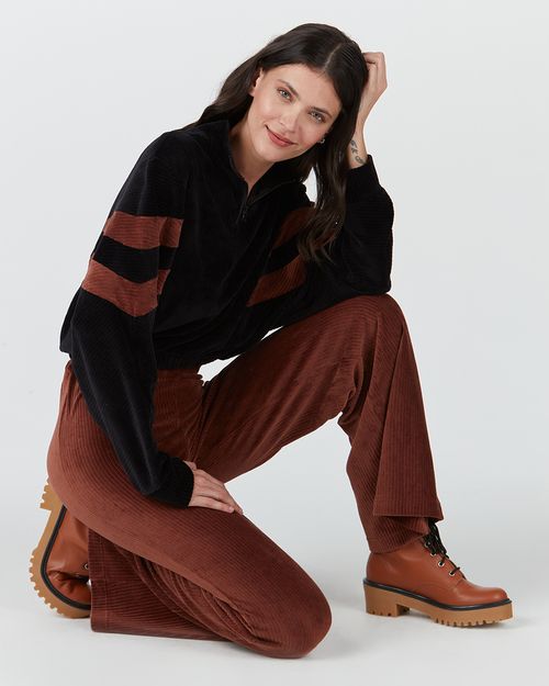 Calça Wide Leg Feminina Em Plush Canelado