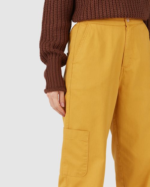 Calça Feminina Alfaiataria Bolso Lateral Em Sarja Soft