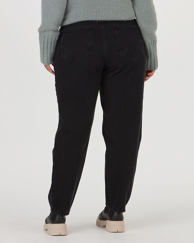 Calça Mom Jeans com Botões Frontais Curve & Plus Size Preto
