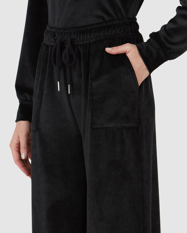 Calça Básica Feminina Wide Leg Em Veludo Canelado