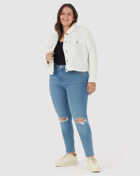 Calça Feminina Plus Size Push Up Com Puídos Em Flex Jeans