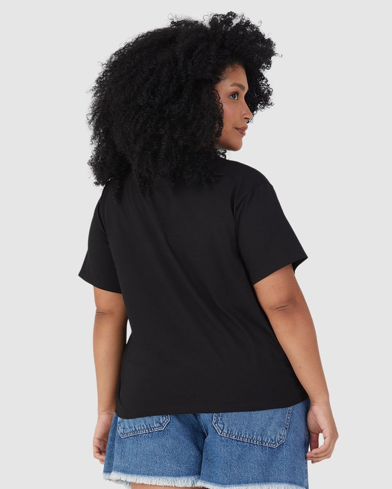 Camiseta Feminina Plus Size Estampa Flores Em Algodão