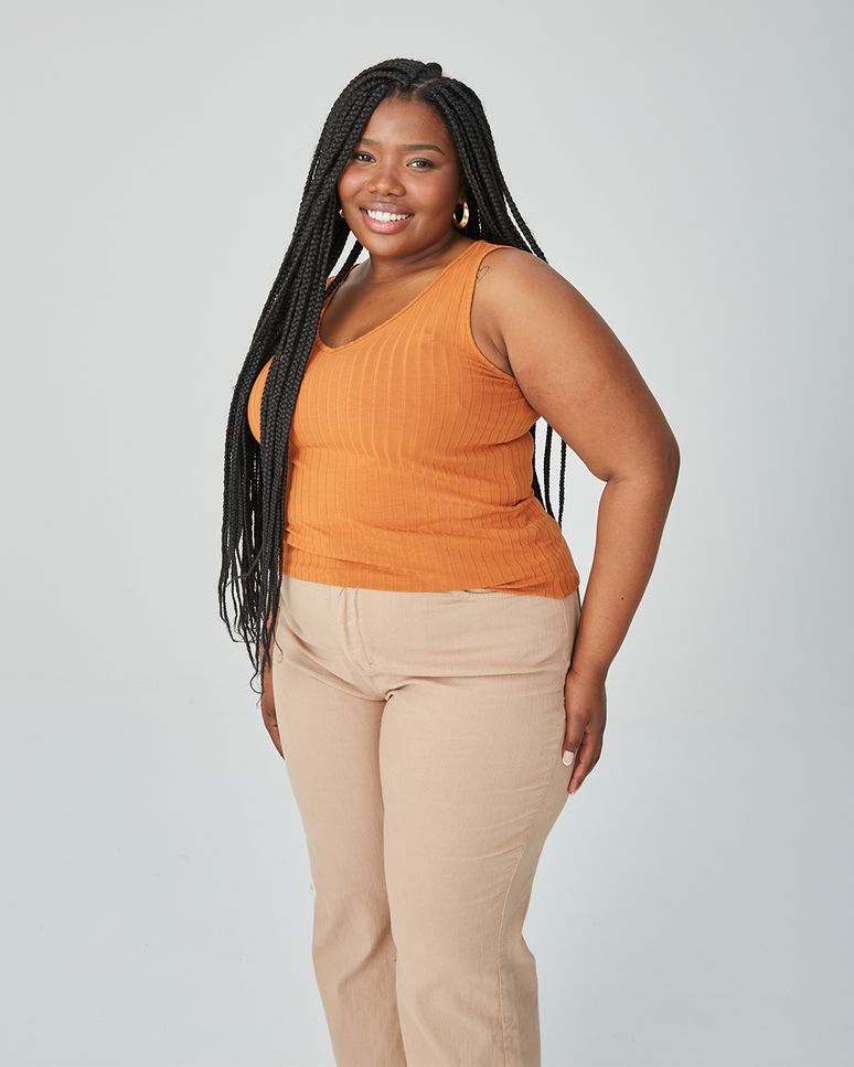 Regata Básica Feminina Plus Size Decote V Em Canelado De Viscose