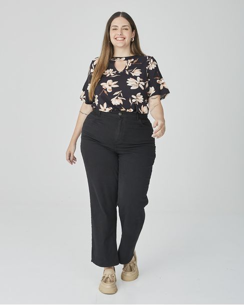 Blusa Feminina Plus Size Floral Decote Com Detalhe V Em Viscose Stretch