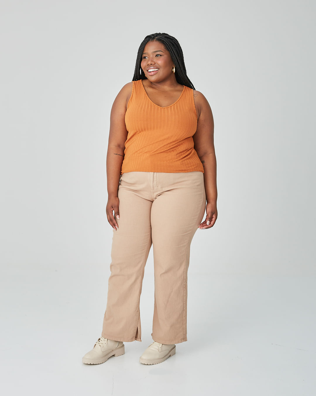 Regata Básica Feminina Plus Size Decote V Em Canelado De Viscose