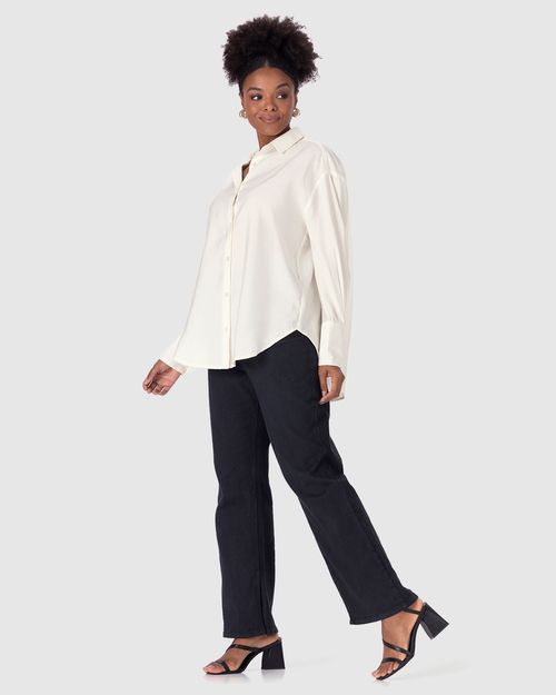 Camisa Feminina Barra Arredondada Em Tecido Acetinado