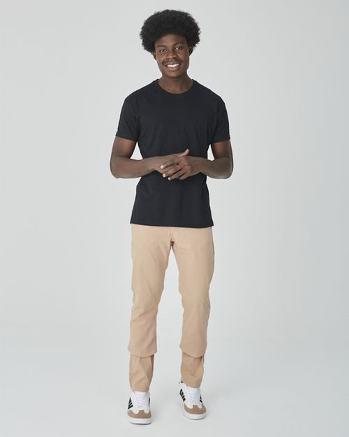 Calça Masculina Slim Cintura Média Em Sarja Com Elastano