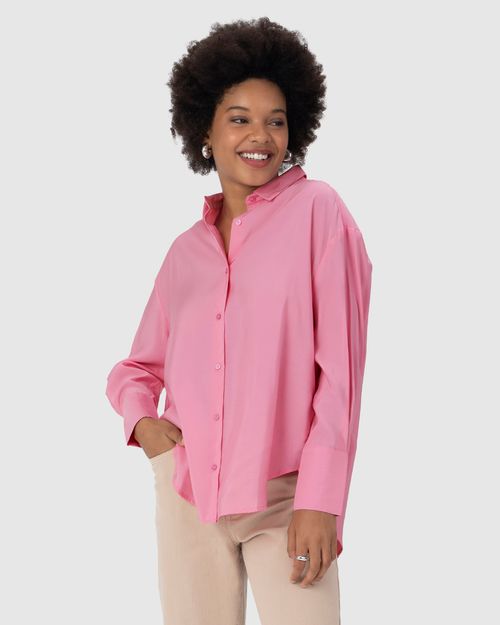 Camisa Feminina Barra Arredondada Em Tecido Acetinado