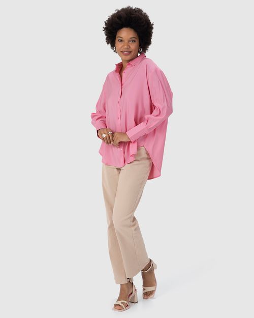 Camisa Feminina Barra Arredondada Em Tecido Acetinado