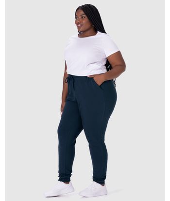 Calça Básica Feminina Plus Size Jogger Em Moletom Stretch Flanelado