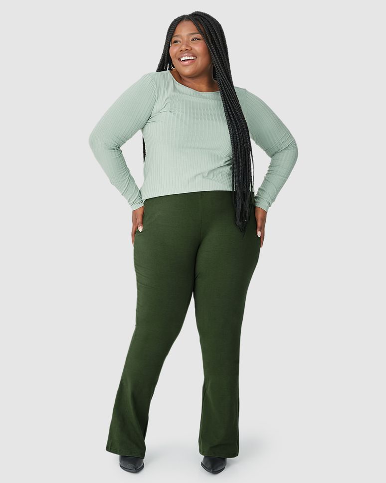 Calça Básica Feminina Plus Size Flare Em Algodão