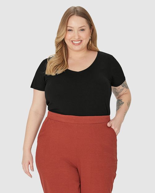Blusa Básica Feminina Plus Size Barra Mullet Em Viscose Stretch