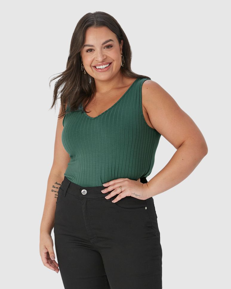 Regata Básica Feminina Plus Size Decote V Em Canelado De Viscose