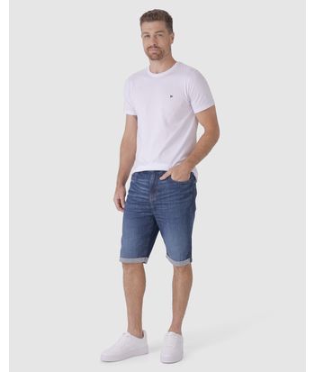 Bermuda Masculina Slim Barra Dobrada Em Jeans Com Elastano