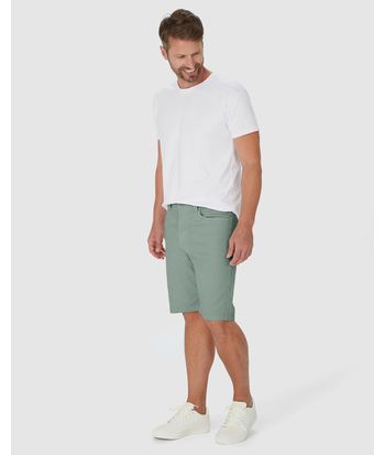 Bermuda Masculina Cintura Média Em Sarja Com Elastano