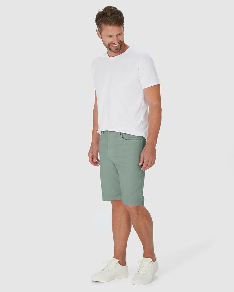 Bermuda Masculina Cintura Média Em Sarja Com Elastano