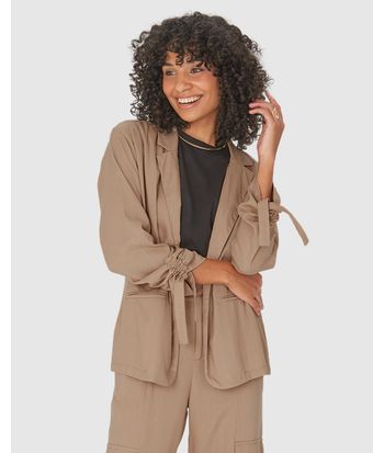 Blazer Feminino Com Manga Ajustável Em Viscolinho