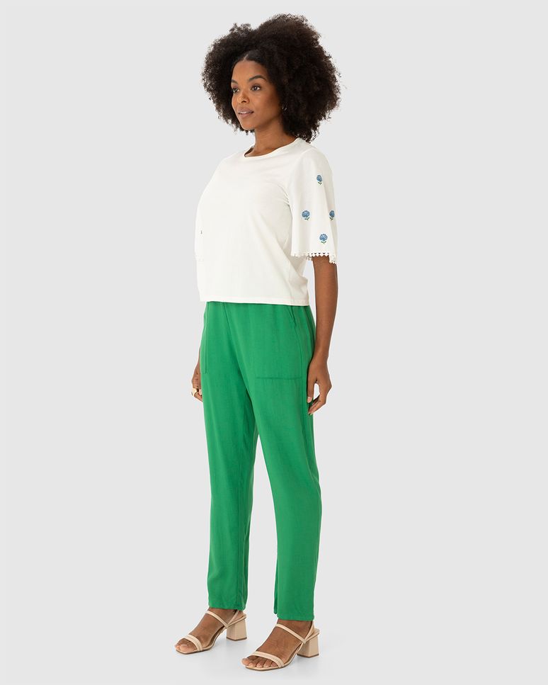 Calça Reta Feminina Bolso Frontal Em Viscose Sarjada