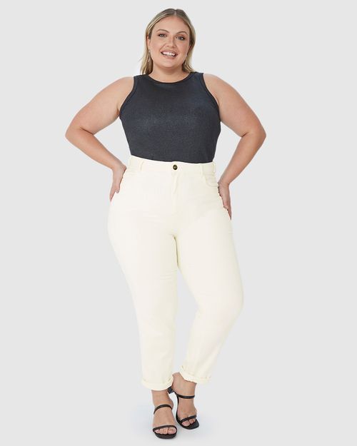 Calça Feminina Plus Size Mom Cintura Alta Em Sarja Com Elastano